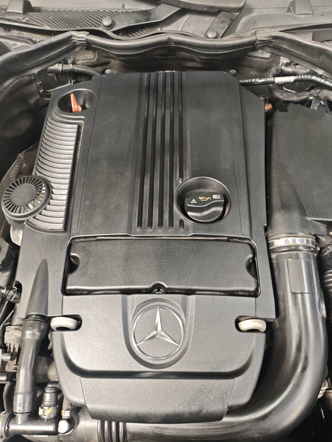 BENZ C200 W205 正時鏈條與 VVT 凸輪軸齒輪維修實車紀錄
