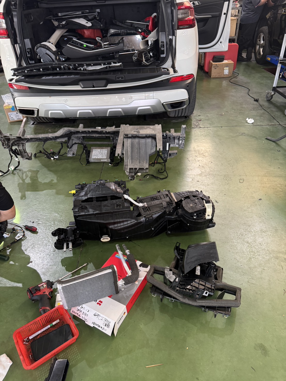 BMW X5 拆下的儀表板橫樑 風箱總成 暖氣芯 零件排列
