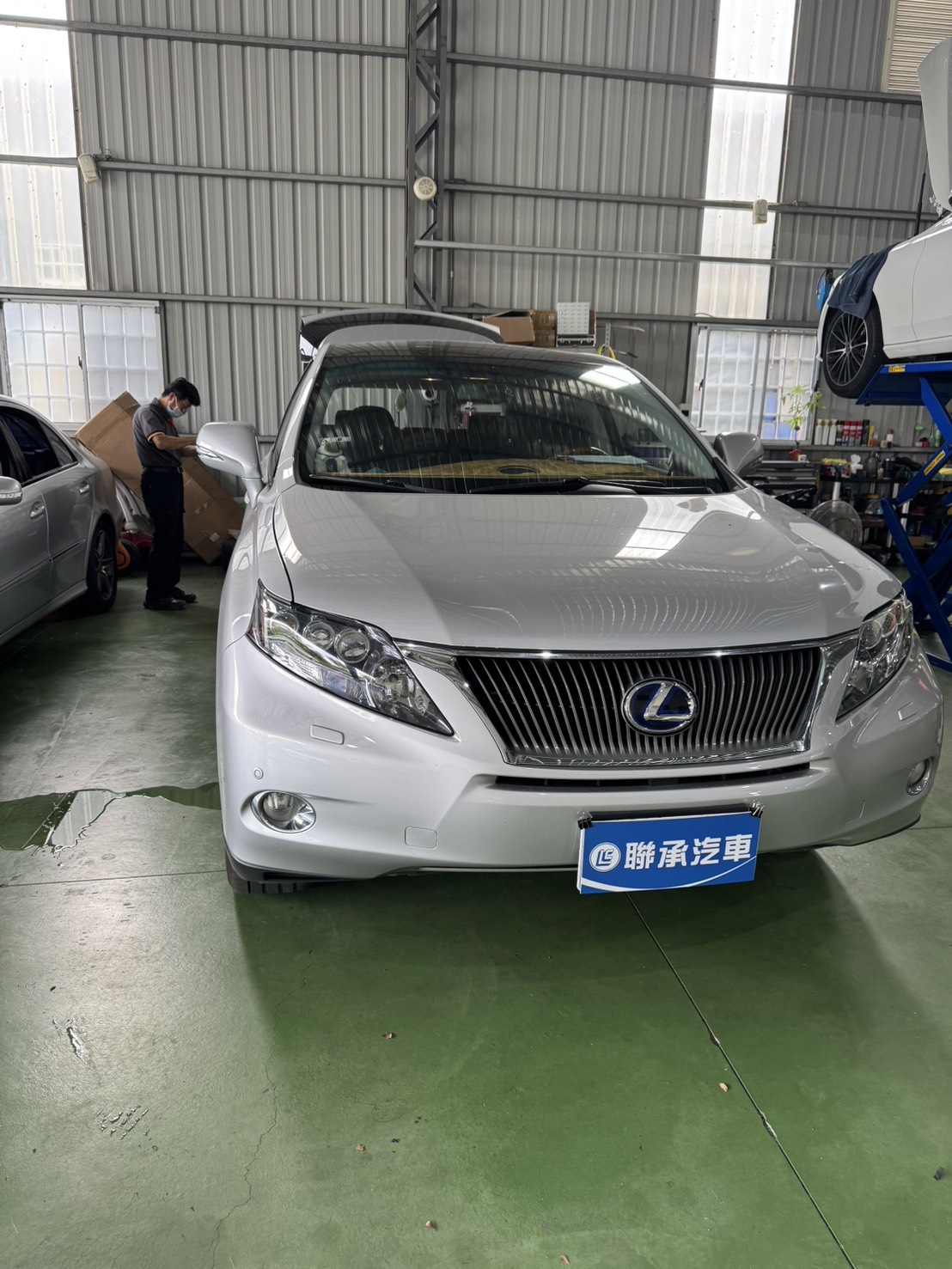 台中Lexus RX450h油電電池更換施工車輛